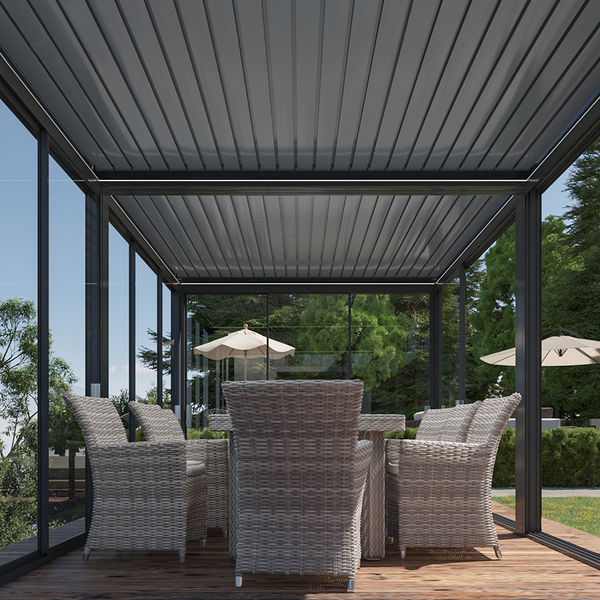 Remanso 3m x 6m with wicker chairs, glass walls, and a view of trees.