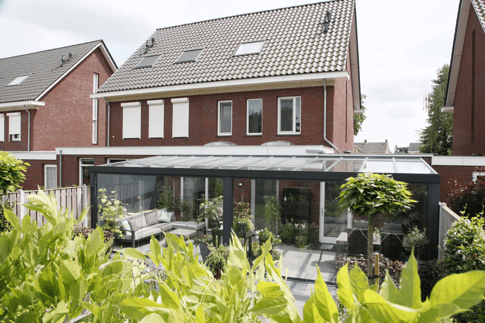 Modern house with a Deponti Giallo with Glass Roof