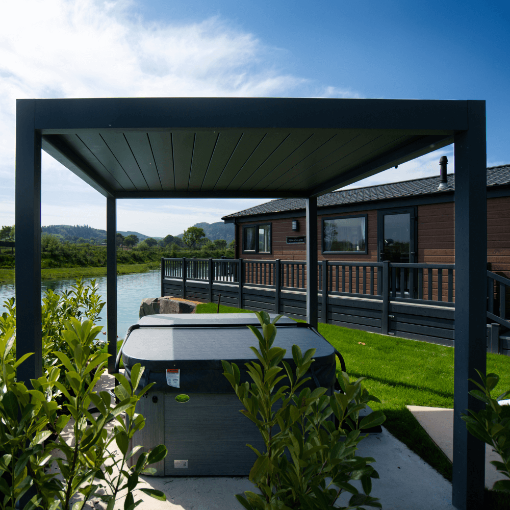 Deponti Pinela Deluxe Closed with Hot Tub