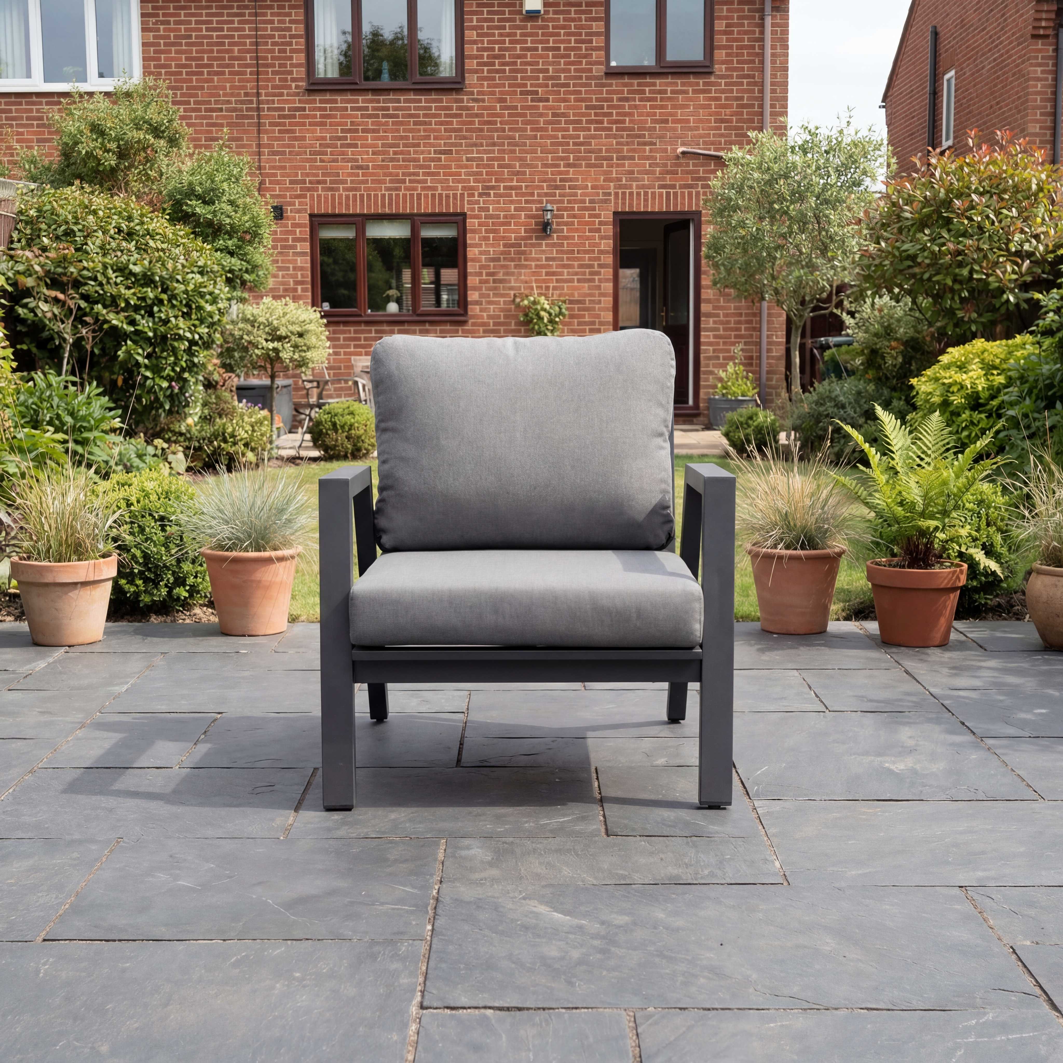 Nova Eleanor side table outdoor