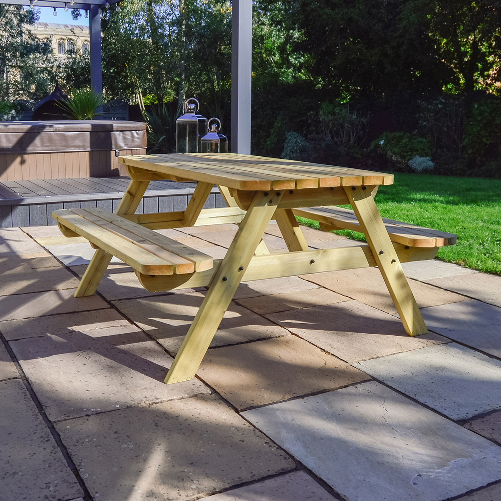 Oakham Picnic Bench