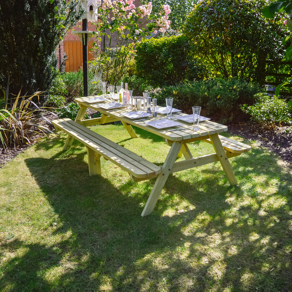 Oakham Picnic Bench