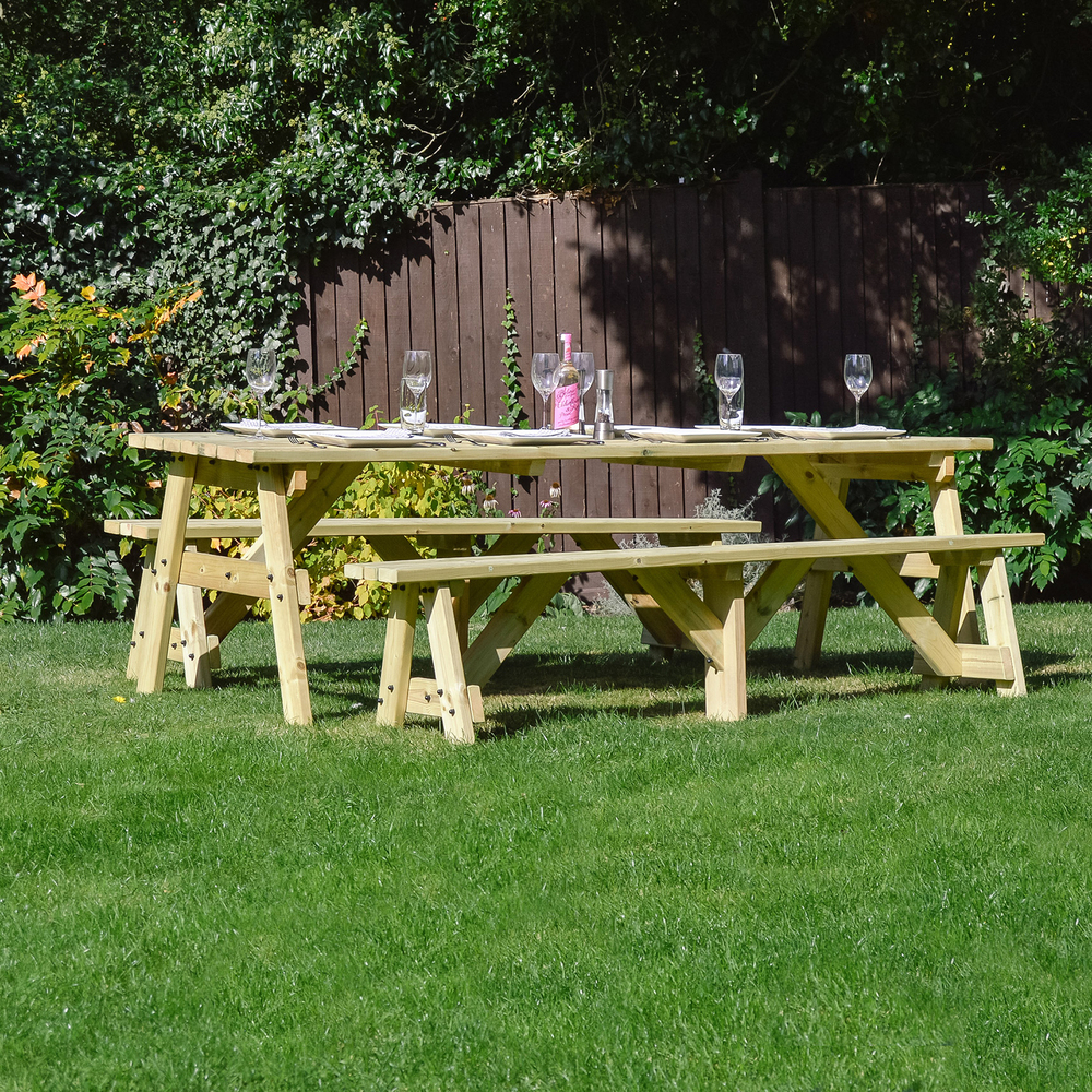 Oakham Picnic Bench