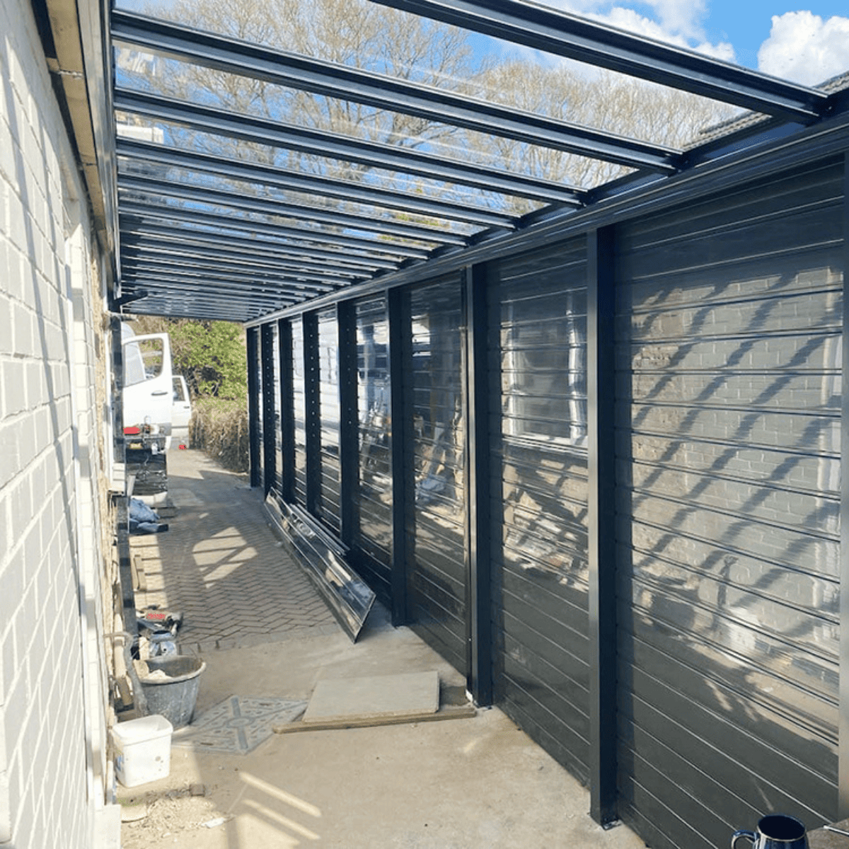 Simplicity 6 veranda with outdoor blinds