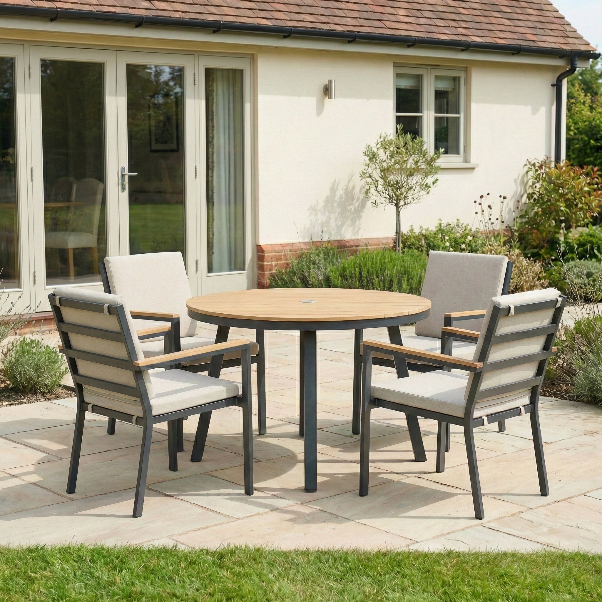 Nova Heidi outdoor furniture - Nova - Heidi 4 Seat Dining Set - 1.1m Round Table