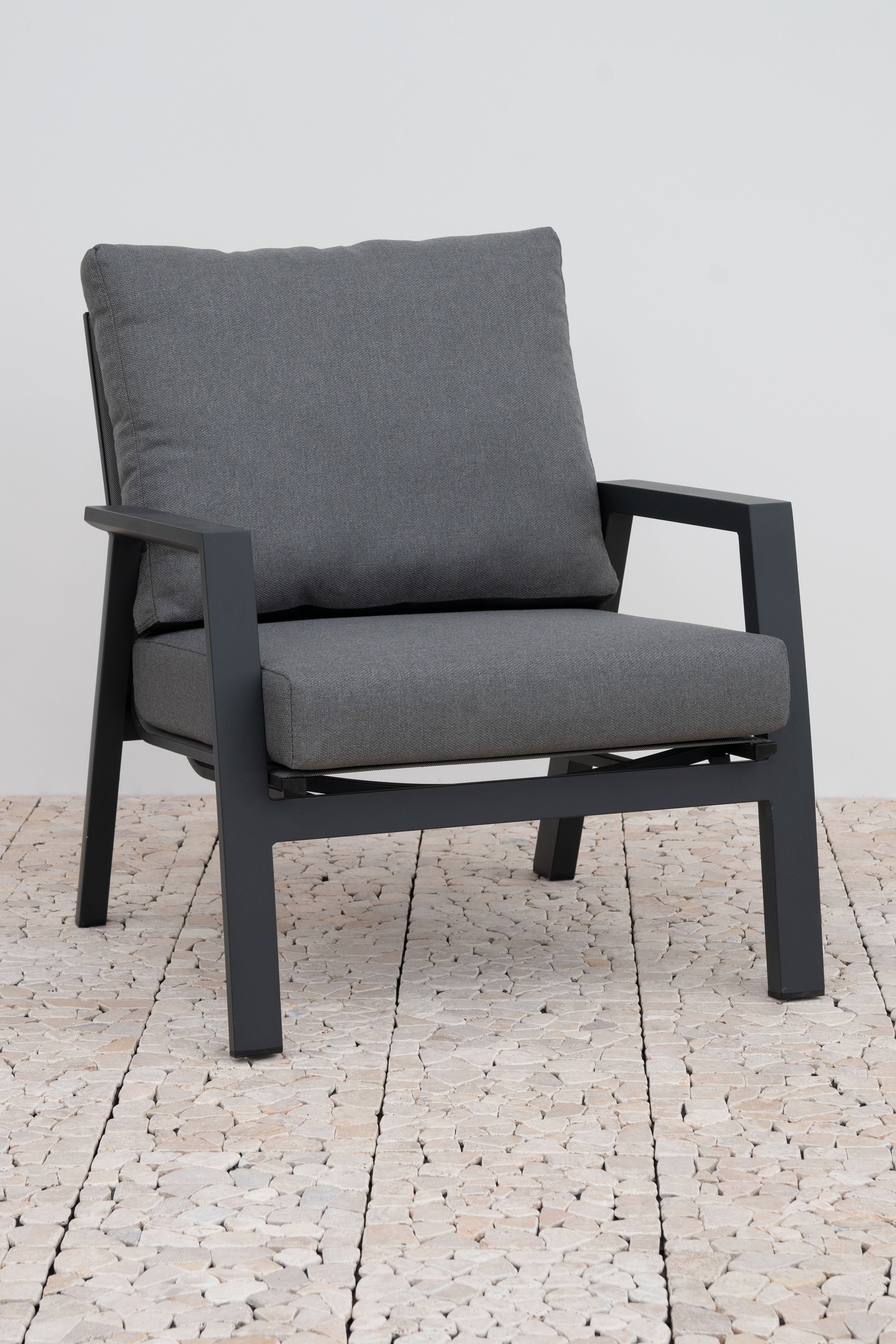 Nova Eleanor side table outdoor