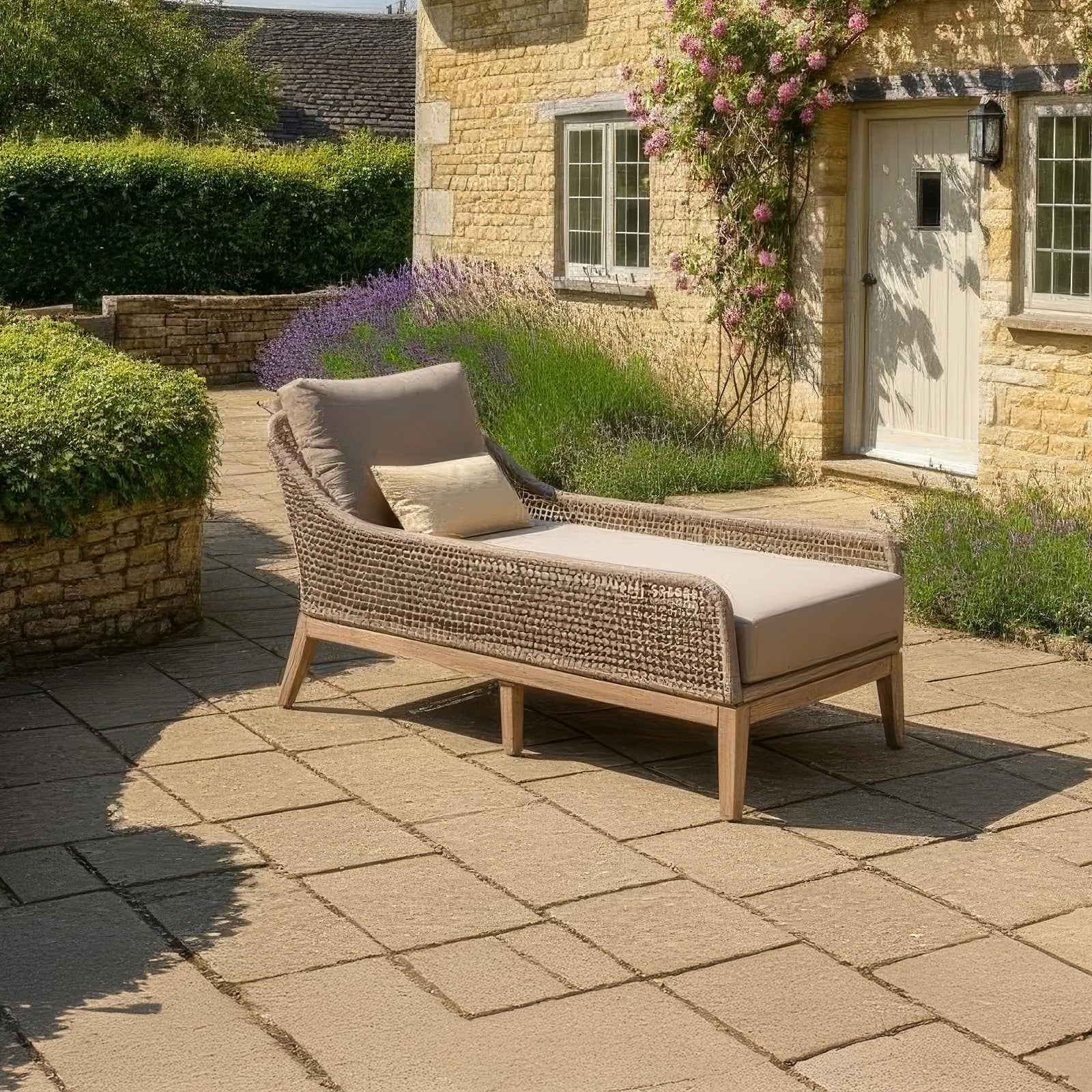Nova Eleanor side table outdoor